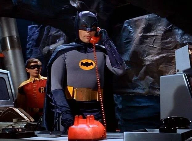 Como a crise de mísseis de Cuba inspirou Batman a ter o famoso telefone vermelho em suas aventuras (imagem 7)