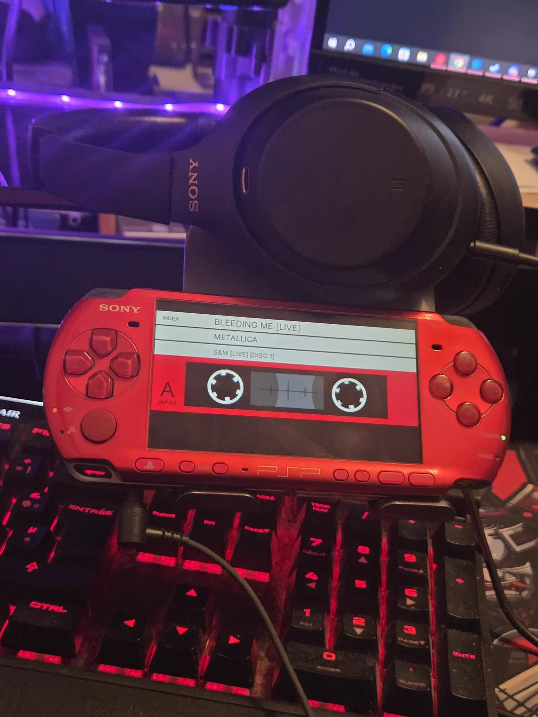 Demorou 20 anos, mas enfim o PSP está sendo, de fato, usado como o dispositivo multimídia que a Sony havia sonhado em 2004 (imagem 8)