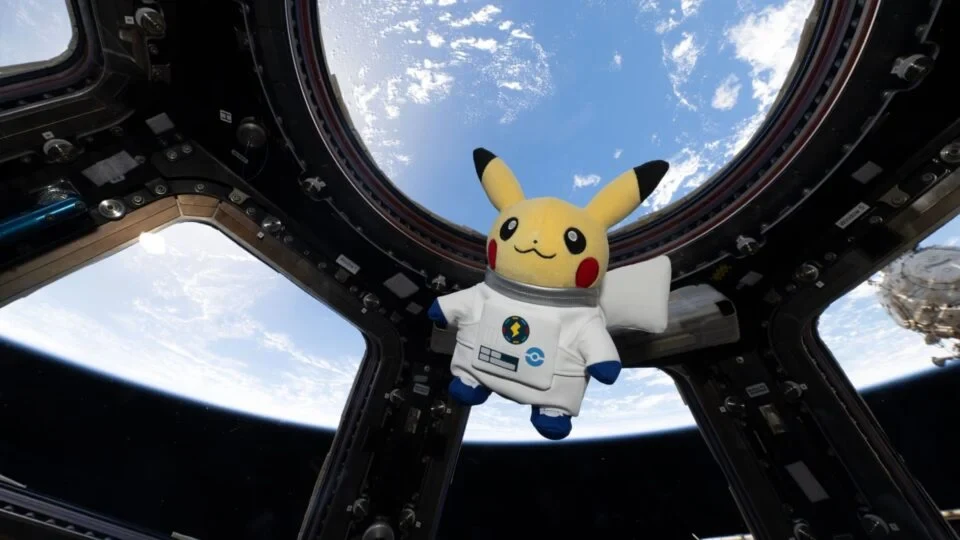 Pikachu de pelúcia vira astronauta oficial e passa mais de dois meses no espaço