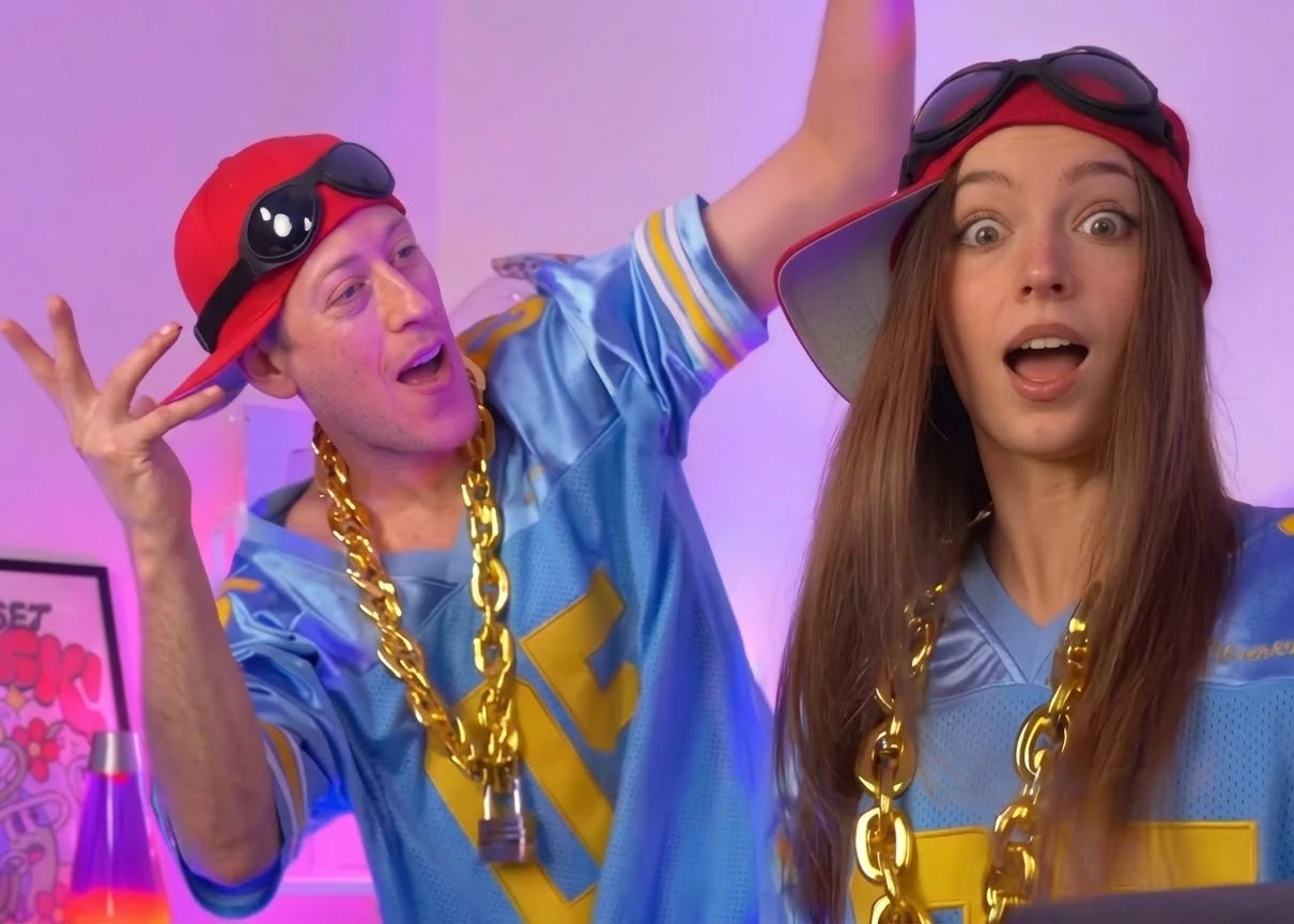 Kristina Rybalchenko, famosa baterista da Internet, arrastou o White Guy original para o clássico Pretty Fly do Offspring (imagem 2)
