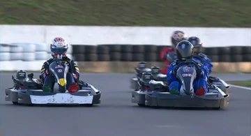 Max Verstappen lidou com o “maior desafio da carreira” ao disputar uma corrida com 100 karts em Silverstone, largando em último