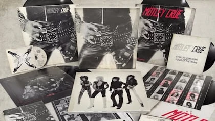 Mötley Crüe anuncia box deluxe de Too Fast For Love para celebrar os 45 anos de legado do clássico