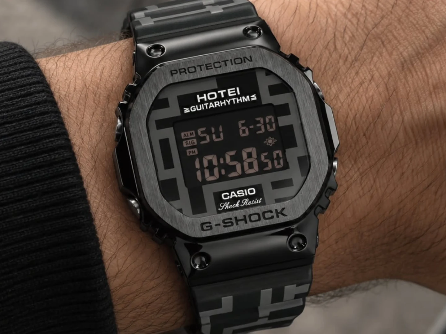 Nova G-Shock GM-5600 de Tomoyasu Hotei mostra padrão Guitarhythm em cinza
