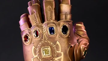 Manopla do Infinito da Marvel com gemas de verdade vai a leilão em 8 de dezembro, em Abu Dhabi