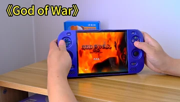 Um modder montou o “PlayStation 2 Duo”, um PS2 portátil dobrável com tela flexível de celular