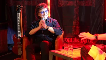 Tony Iommi, aos 78 anos, lançou o álbum solo "From The Dark" e diz que seguir criando é o que o mantém de pé