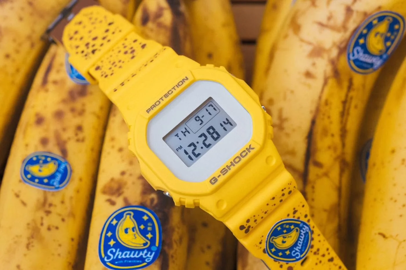 G-Shock e Bait lançam DW5600 amarelo de banana em homenagem à terra natal de todo G-Shock