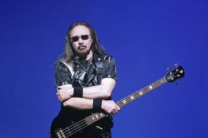 Ian Hill confessa que não teve muita escolha para decidir se aposentar do Judas Priest