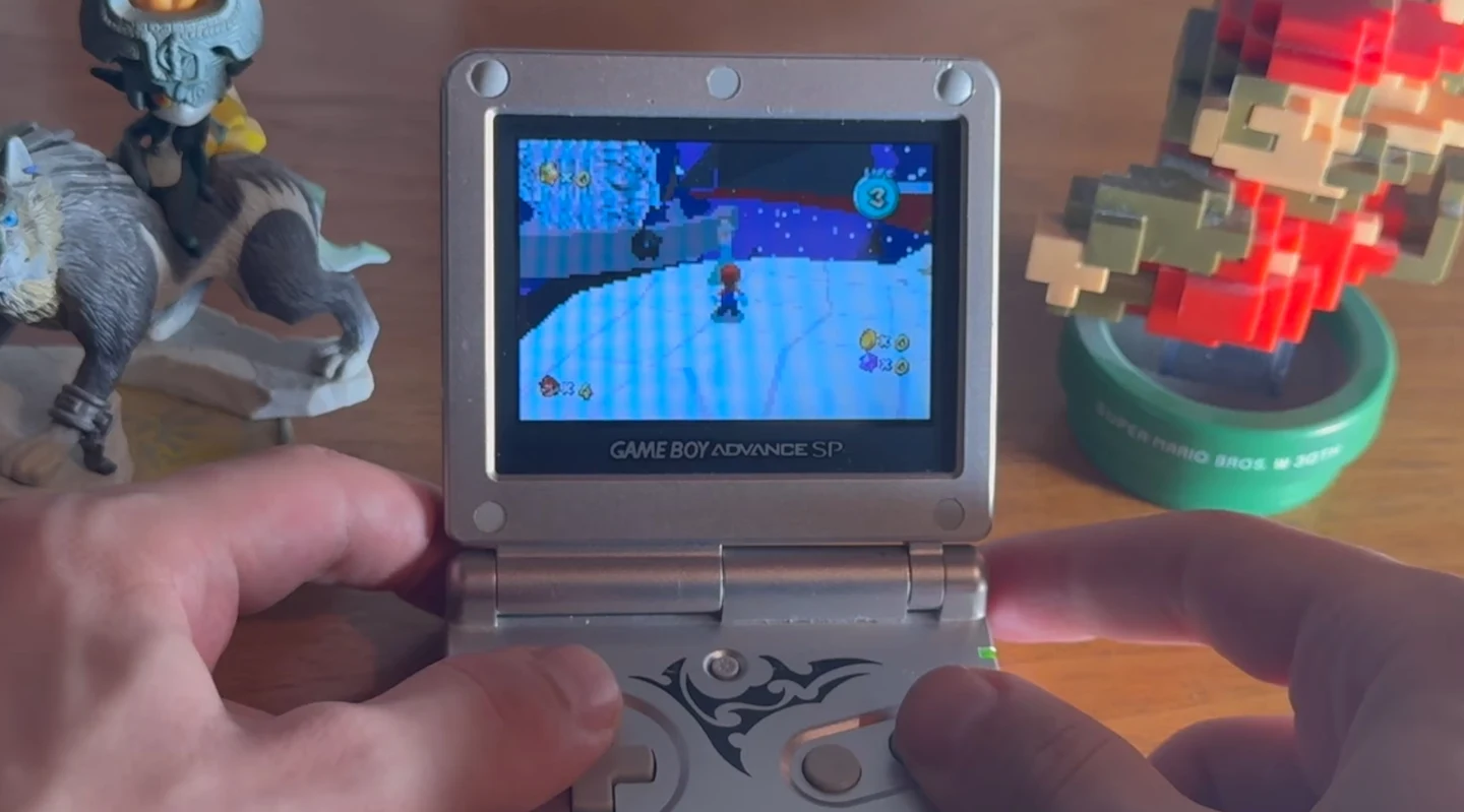 Levaram o Super Mario Galaxy para o Game Boy Advance, e você pode fazer o seu port com uma cópia do jogo de Wii