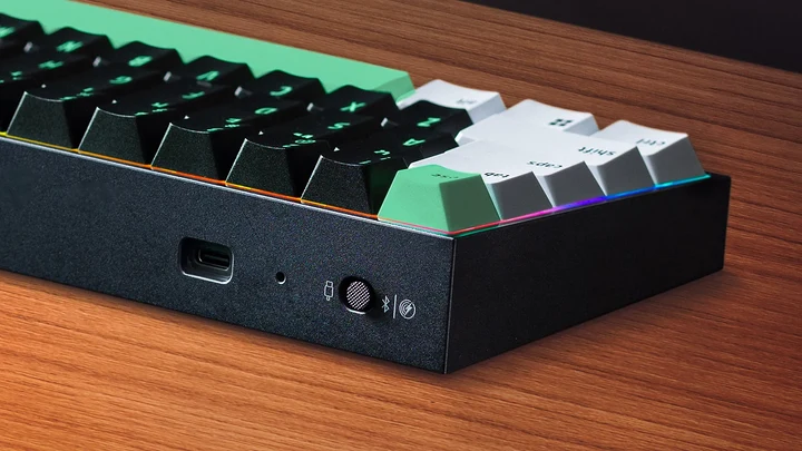 Razer apresenta o Reclusa Mini 65%, teclado gamer magnético sem fio compacto e com promessa de praticidade
