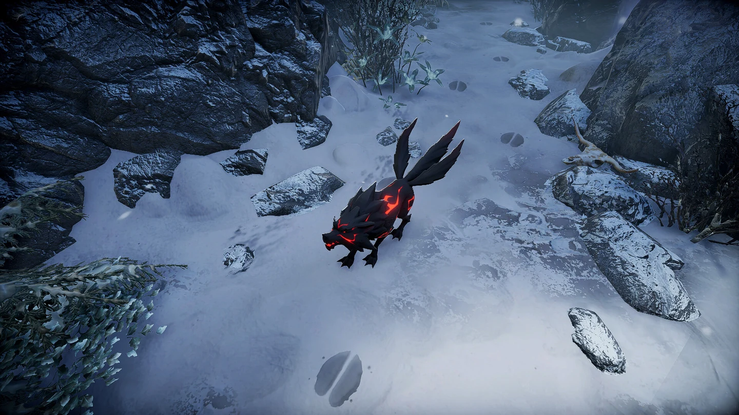 Lobo negro com marcas vermelhas brilhantes caminhando sobre a neve, forma de lobo do Founder's Pack